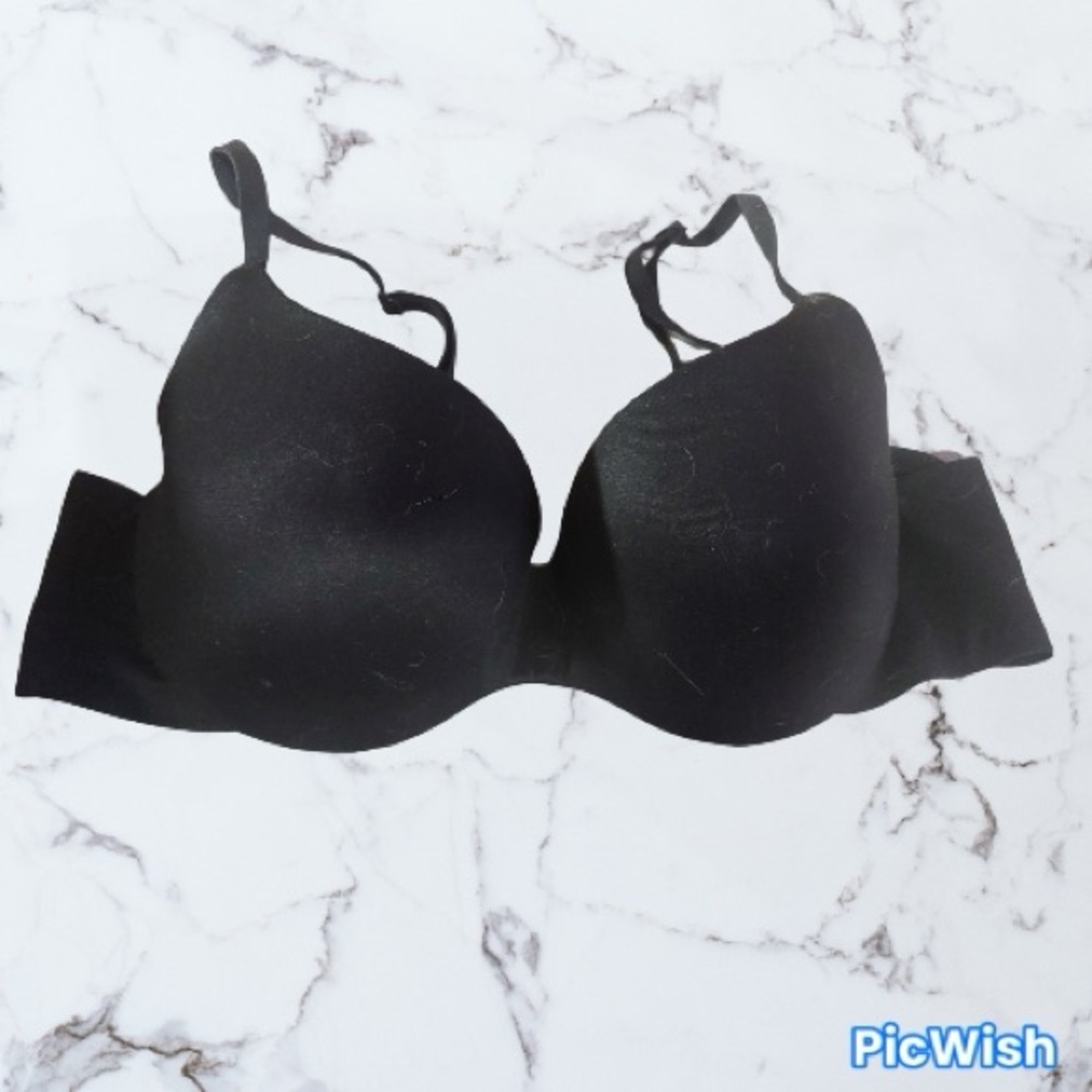 Victoria's Secret Black Seamless Molded T-Shirt Bra